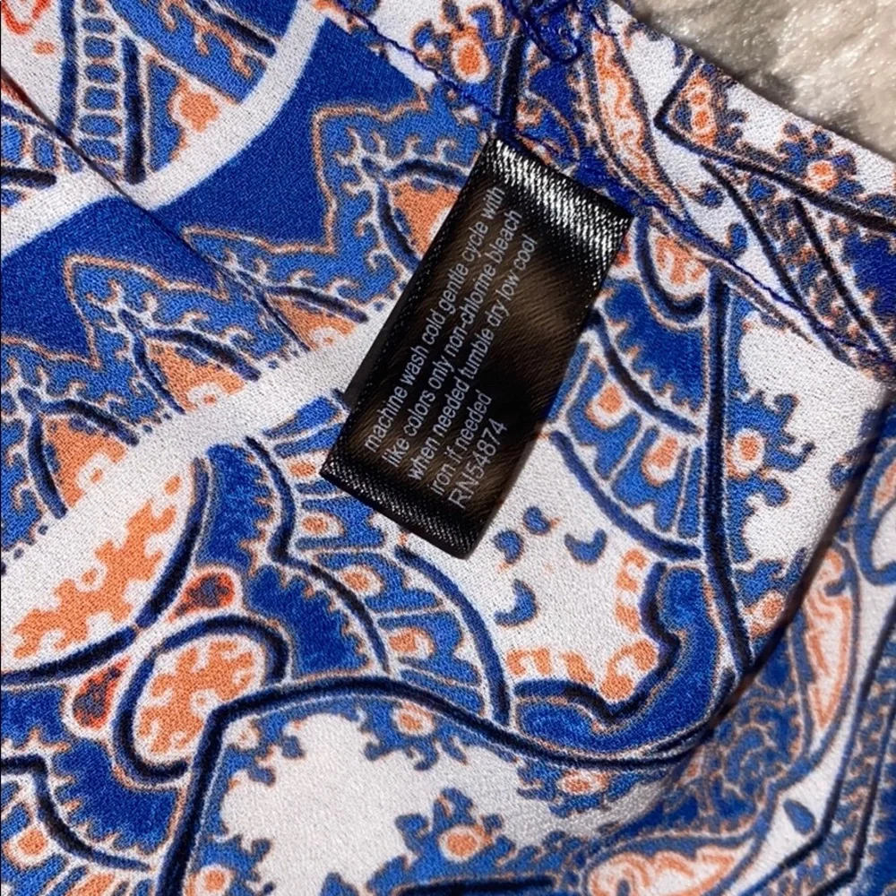 high neck sleeveless blouse - Picture 3 of 3